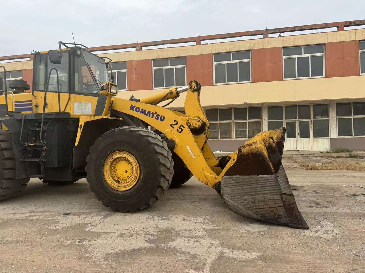 KOMATSU WA500-6 - Chargeuse sur pneus: photos 3 KOMATSU WA500-6 - Chargeuse sur pneus: photos 3