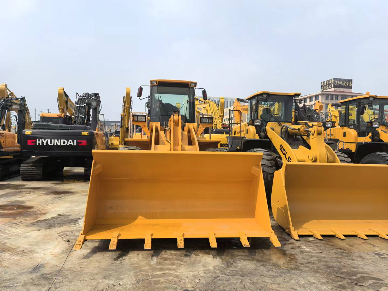 LIUGONG 856N - Chargeuse sur pneus: photos 2 LIUGONG 856N - Chargeuse sur pneus: photos 2