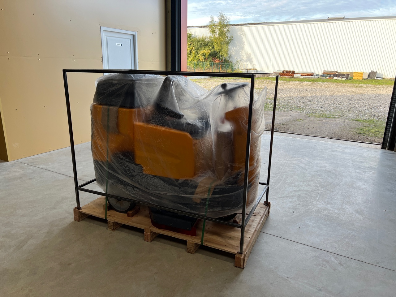 HIPPO AR-X9 - Balayeuse de voirie: photos 4 HIPPO AR-X9 - Balayeuse de voirie: photos 4