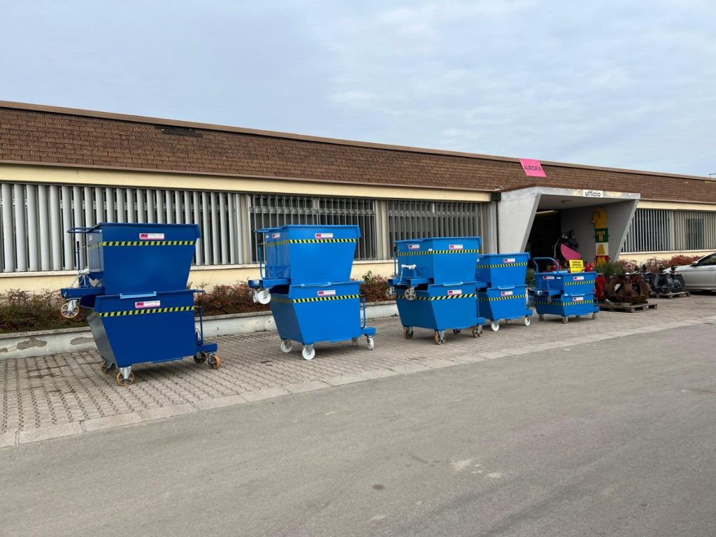 CONTAINER A BENNA RIBALTABILE - Autre matériel: photos 2 CONTAINER A BENNA RIBALTABILE - Autre matériel: photos 2