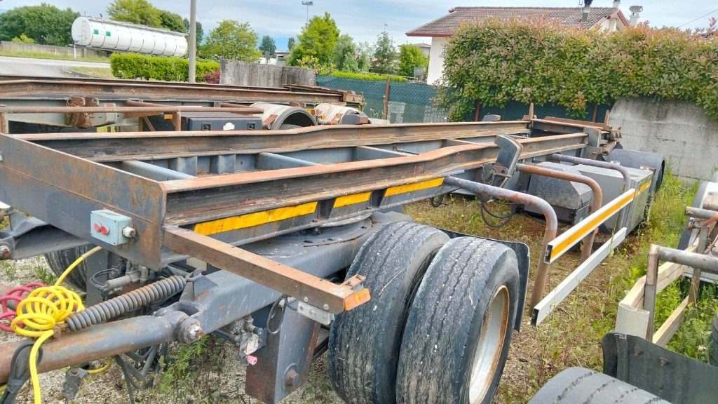 CARDI RIMORCHIO CARDI SCARRABILE PNEUMATICO - Remorque ampliroll/ Multibenne: photos 2 CARDI RIMORCHIO CARDI SCARRABILE PNEUMATICO - Remorque ampliroll/ Multibenne: photos 2