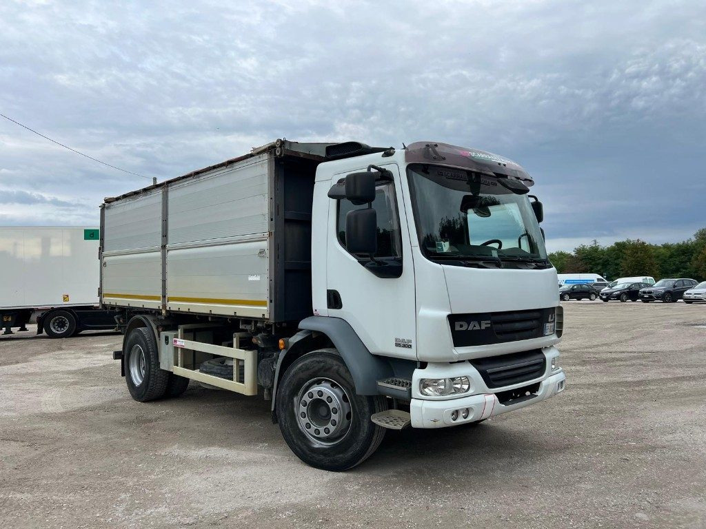 DAF LF55.300 RIBALTABILE TRILATERALE - Camion benne: photos 3 DAF LF55.300 RIBALTABILE TRILATERALE - Camion benne: photos 3