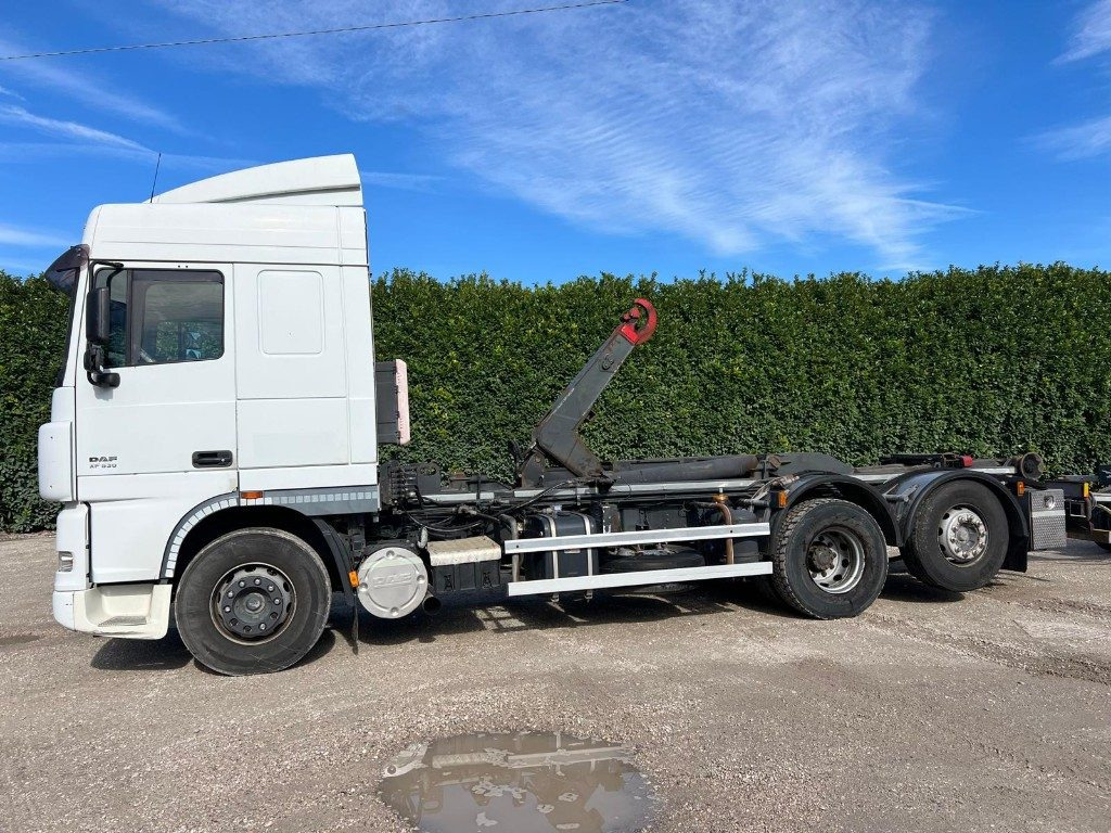 DAF XF530 SCARRABILE - Camion ampliroll: photos 3 DAF XF530 SCARRABILE - Camion ampliroll: photos 3