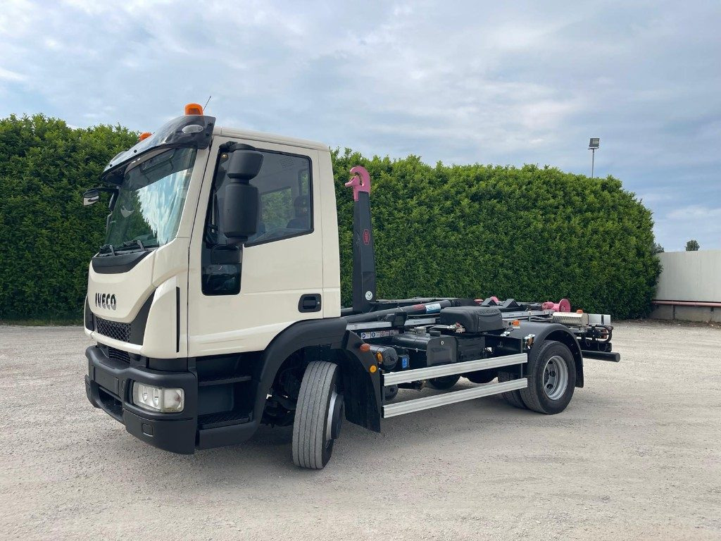 IVECO EUROCARGO 120E22 SCARRABILE - Camion ampliroll: photos 1 IVECO EUROCARGO 120E22 SCARRABILE - Camion ampliroll: photos 1