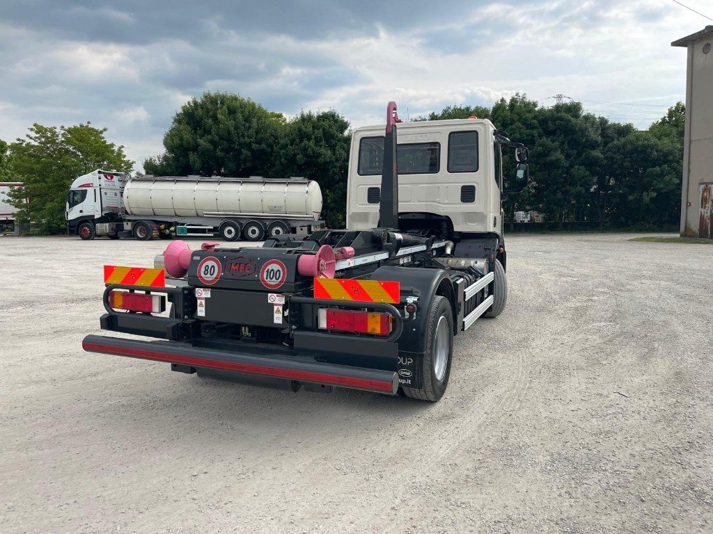 IVECO EUROCARGO 120E22 SCARRABILE - Camion ampliroll: photos 4 IVECO EUROCARGO 120E22 SCARRABILE - Camion ampliroll: photos 4