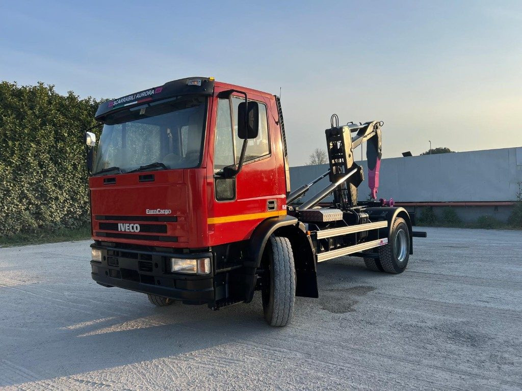 IVECO EUROCARGO 150E18K SCARRABILE - Camion ampliroll: photos 1 IVECO EUROCARGO 150E18K SCARRABILE - Camion ampliroll: photos 1