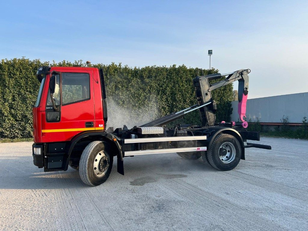 IVECO EUROCARGO 150E18K SCARRABILE - Camion ampliroll: photos 2 IVECO EUROCARGO 150E18K SCARRABILE - Camion ampliroll: photos 2