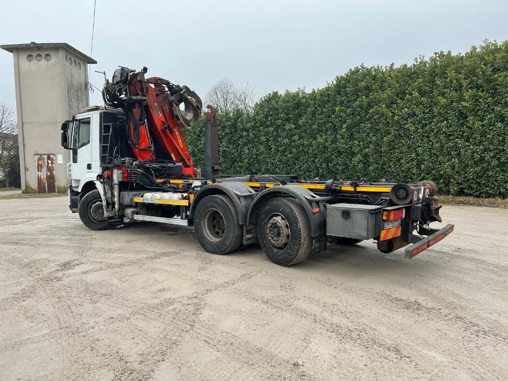 IVECO STRALIS 260S42 SCARRABILE USATO CON GRU - Camion ampliroll: photos 3 IVECO STRALIS 260S42 SCARRABILE USATO CON GRU - Camion ampliroll: photos 3