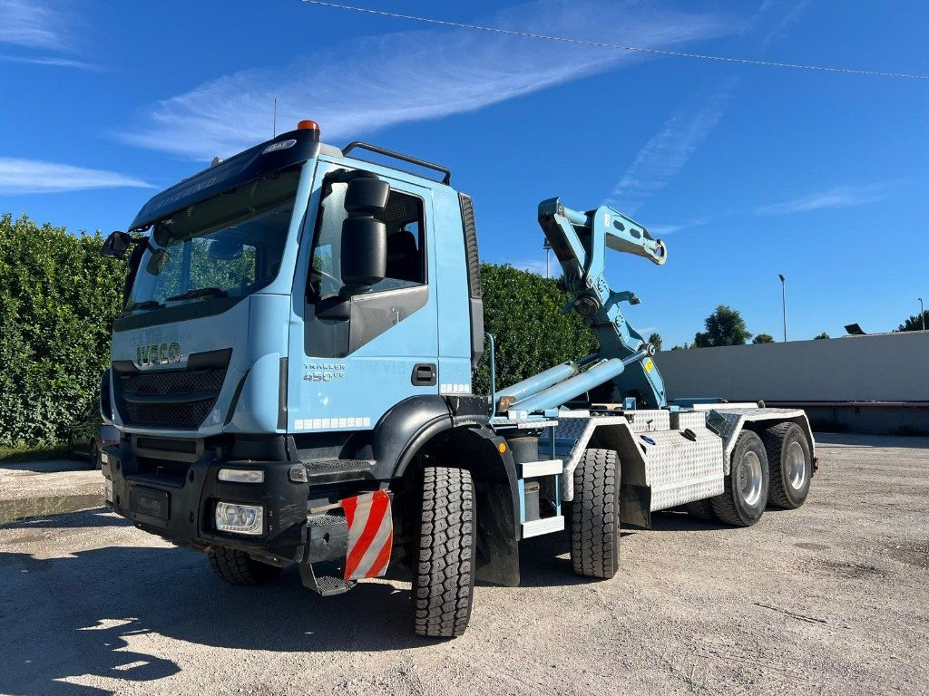 IVECO TRAKKER 450 SCARRABILE - Camion ampliroll: photos 1 IVECO TRAKKER 450 SCARRABILE - Camion ampliroll: photos 1