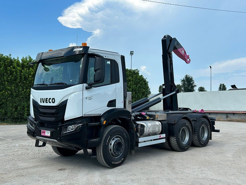 IVECO TRAKKER T-WAY AD380T NUOVO SCARRABILE - Camion ampliroll: photos 1 IVECO TRAKKER T-WAY AD380T NUOVO SCARRABILE - Camion ampliroll: photos 1