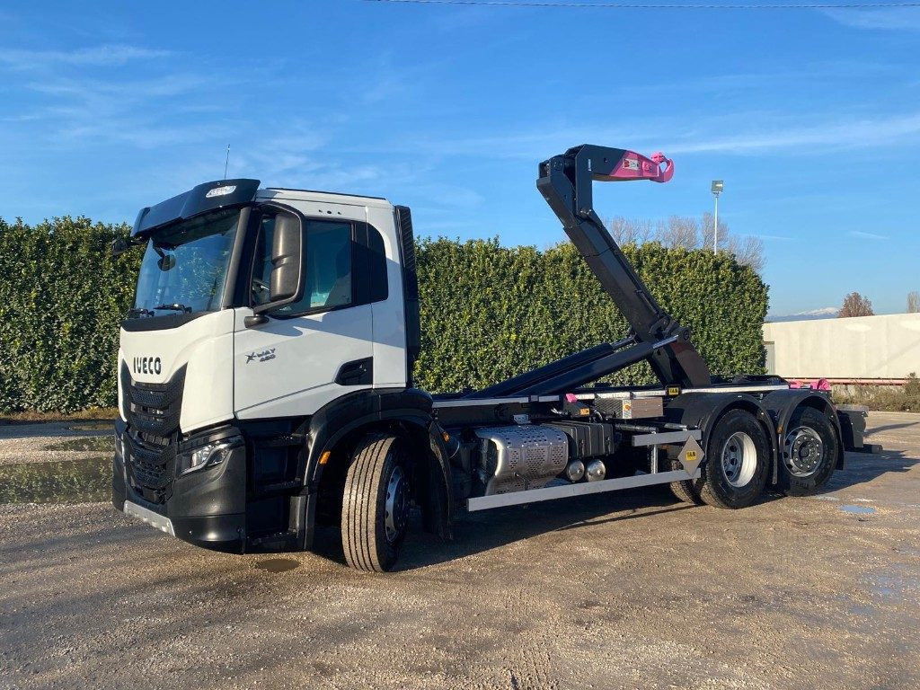 IVECO X-WAY AD280X48 NUOVO SCARRABILE PASSO 4500 - Camion ampliroll: photos 1 IVECO X-WAY AD280X48 NUOVO SCARRABILE PASSO 4500 - Camion ampliroll: photos 1