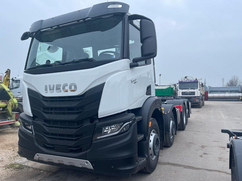 IVECO X-WAY AD350X480YPS SCARRABILE NUOVO - Camion ampliroll: photos 1 IVECO X-WAY AD350X480YPS SCARRABILE NUOVO - Camion ampliroll: photos 1