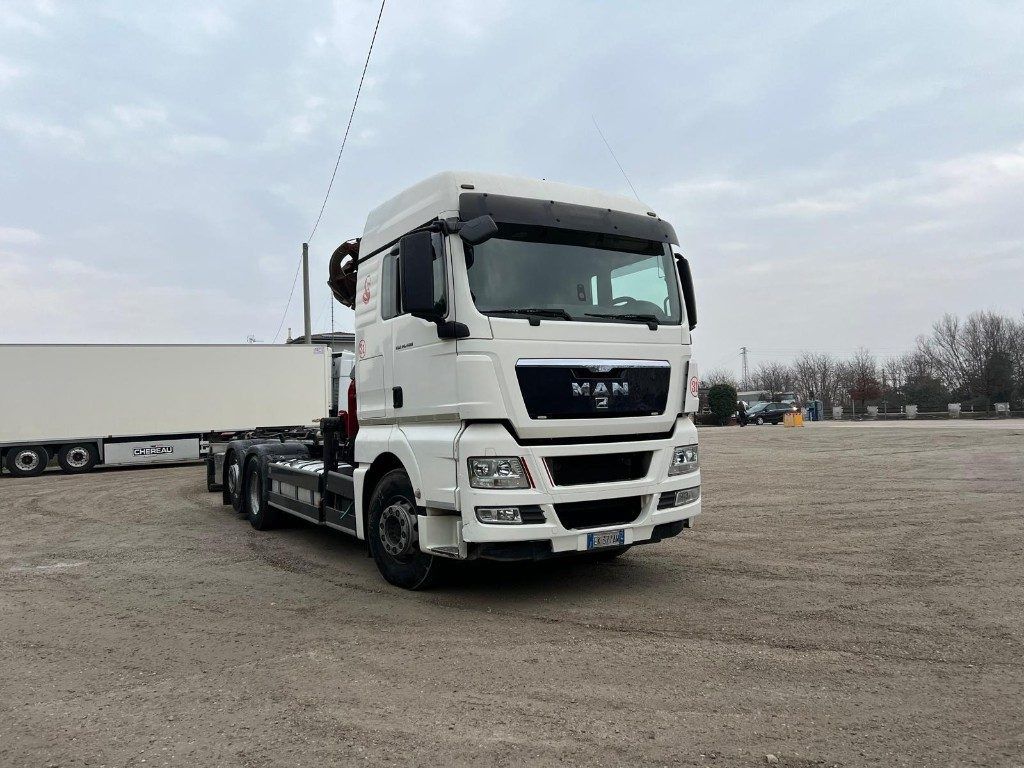 MAN TGX 26.480 SCARRABILE CON GRU - Camion ampliroll: photos 2 MAN TGX 26.480 SCARRABILE CON GRU - Camion ampliroll: photos 2