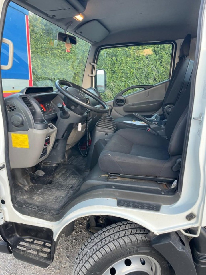 NISSAN NT400 SCARRABILE PATENTE B - Camion ampliroll: photos 4 NISSAN NT400 SCARRABILE PATENTE B - Camion ampliroll: photos 4