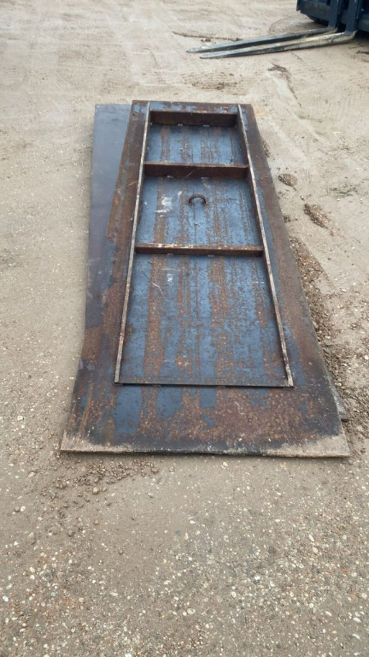PEDANE IN FERRO PER CONTAINER - Matériel de chantier: photos 4 PEDANE IN FERRO PER CONTAINER - Matériel de chantier: photos 4