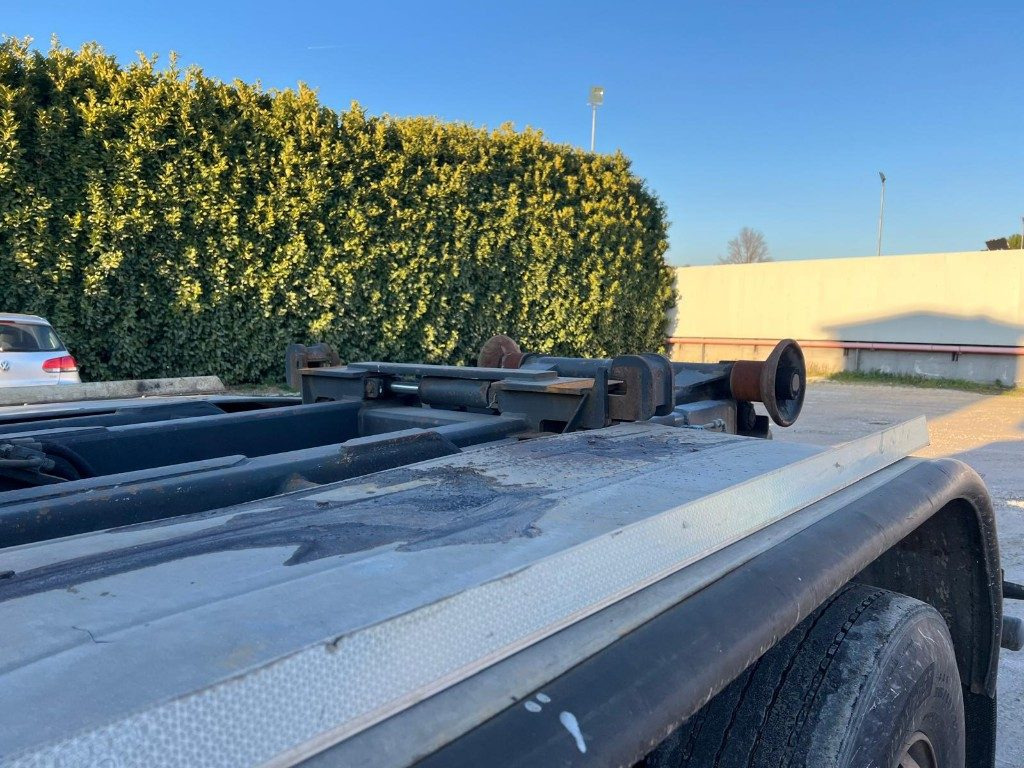 Camion ampliroll SCANIA CV R124 SCARRABILE CON GRU E POLIPO: photos 12