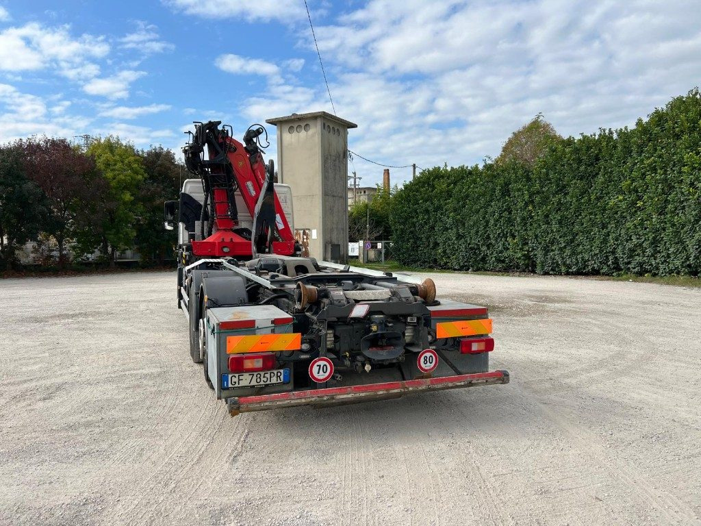 VOLVO FM11.450 SCARRABILE CON GRU - Camion ampliroll: photos 4 VOLVO FM11.450 SCARRABILE CON GRU - Camion ampliroll: photos 4
