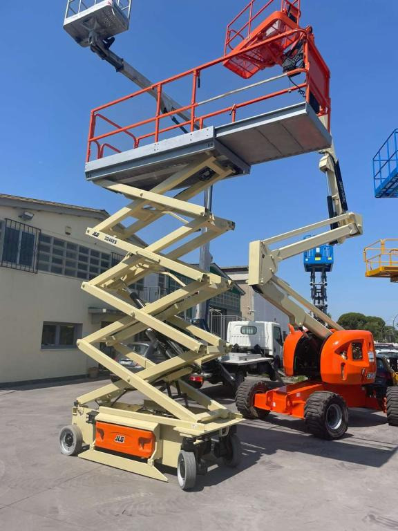 JLG 3246ES - Nacelle ciseaux: photos 1 JLG 3246ES - Nacelle ciseaux: photos 1