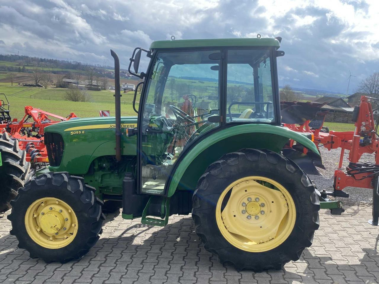 John Deere 5055E - Tracteur agricole: photos 3 John Deere 5055E - Tracteur agricole: photos 3