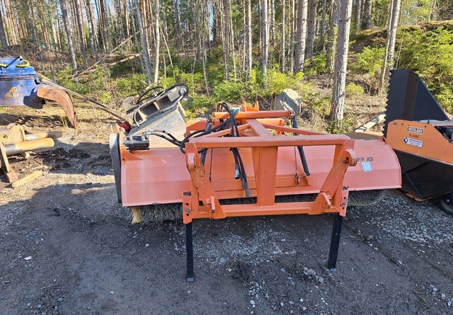 FMG AH 240 - Brosse pour Engins de chantier: photos 3 FMG AH 240 - Brosse pour Engins de chantier: photos 3