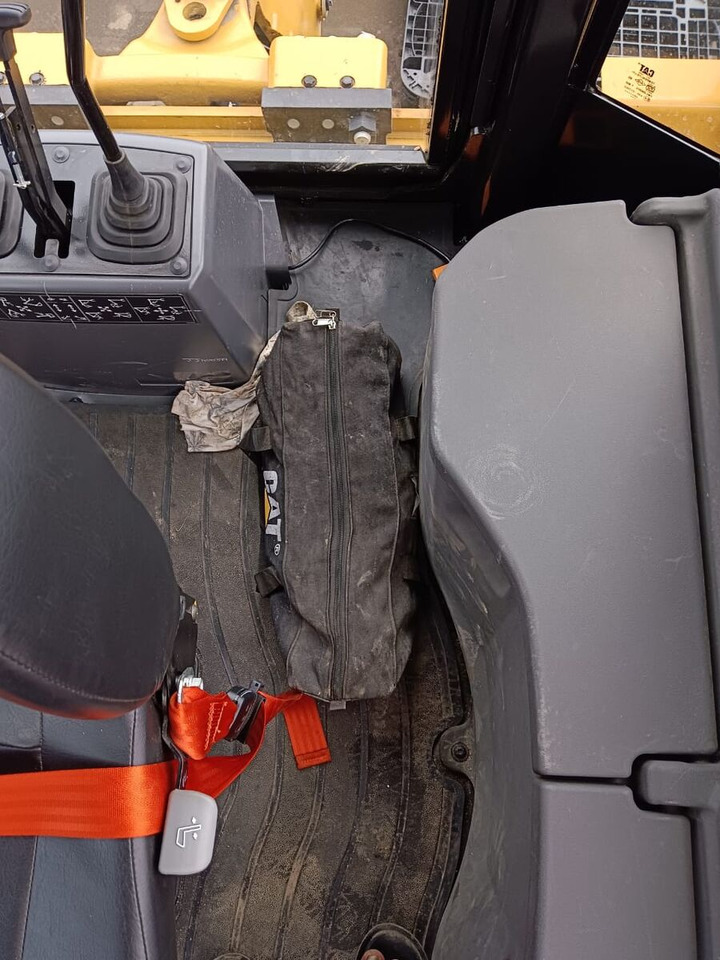 New Caterpillar 424 backhoe loader - Tractopelle: photos 2 New Caterpillar 424 backhoe loader - Tractopelle: photos 2