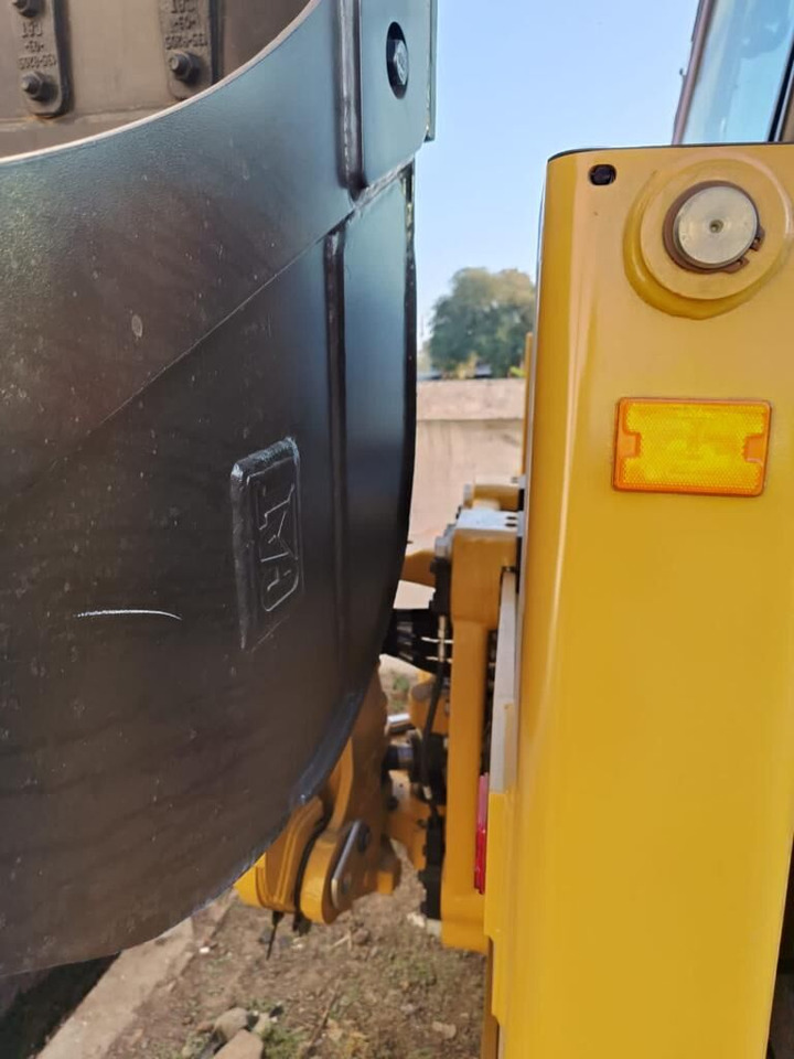 New Caterpillar 424 backhoe loader - Tractopelle: photos 5 New Caterpillar 424 backhoe loader - Tractopelle: photos 5