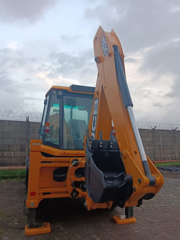 New JCB 3DX backhoe loader - Tractopelle: photos 3 New JCB 3DX backhoe loader - Tractopelle: photos 3