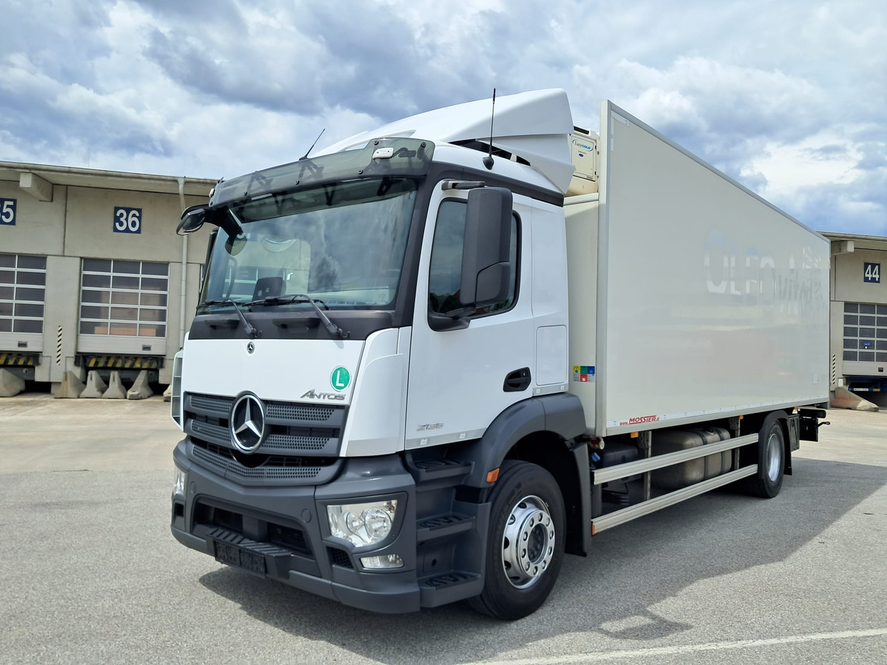 MERCEDES-BENZ Antos 2135 Kühlkoffer | Supra 850 | Standheizung - Camion frigorifique: photos 1 MERCEDES-BENZ Antos 2135 Kühlkoffer | Supra 850 | Standheizung - Camion frigorifique: photos 1