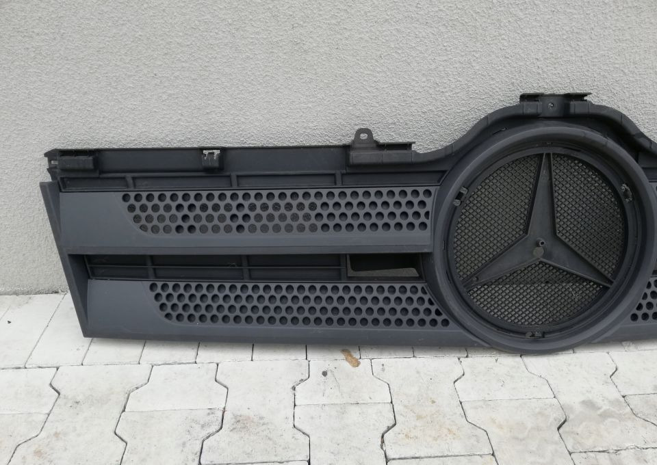 ATRAPA GRILL MERCEDES ACTROS MP4 ORYGINAŁ - Calandre pour Camion: photos 2 ATRAPA GRILL MERCEDES ACTROS MP4 ORYGINAŁ - Calandre pour Camion: photos 2
