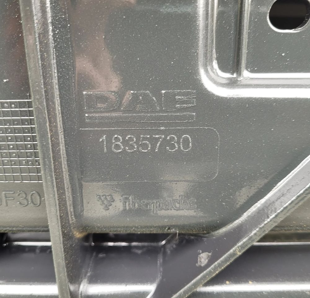 ATRAPA MASKA DAF XF 106 ORYGINAŁ 1835730 CHWALIM116 - Capot pour Camion: photos 4 ATRAPA MASKA DAF XF 106 ORYGINAŁ 1835730 CHWALIM116 - Capot pour Camion: photos 4