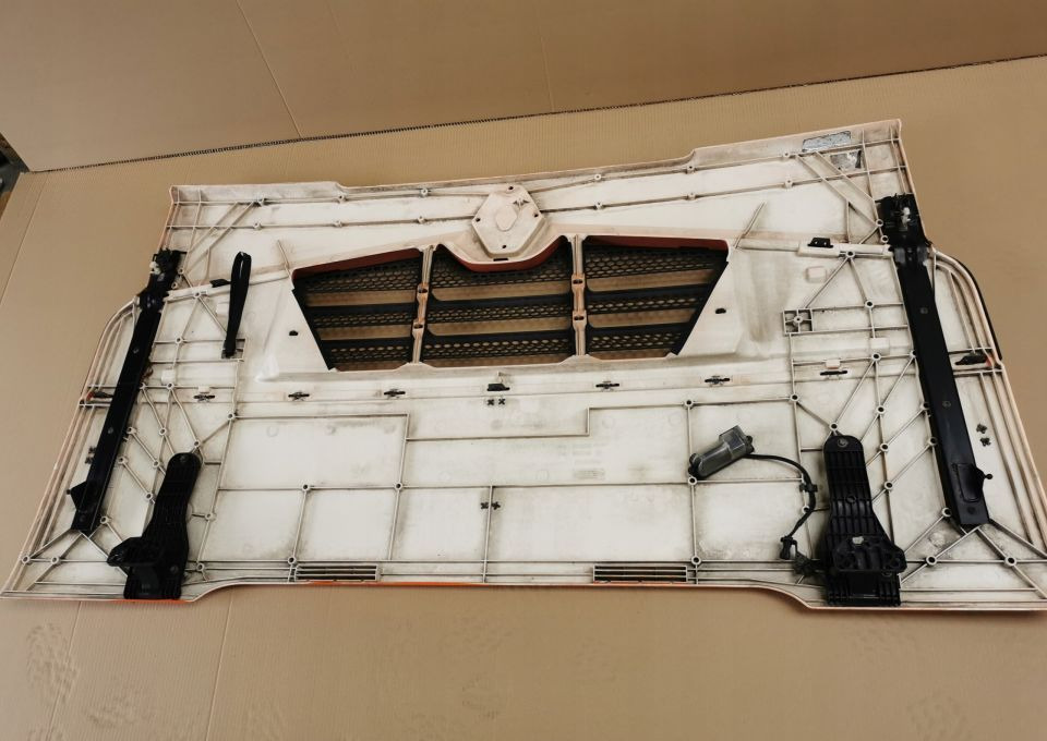 ATRAPA RENAULT PREMIUM DXI ORYGINAŁ - Capot pour Camion: photos 4 ATRAPA RENAULT PREMIUM DXI ORYGINAŁ - Capot pour Camion: photos 4