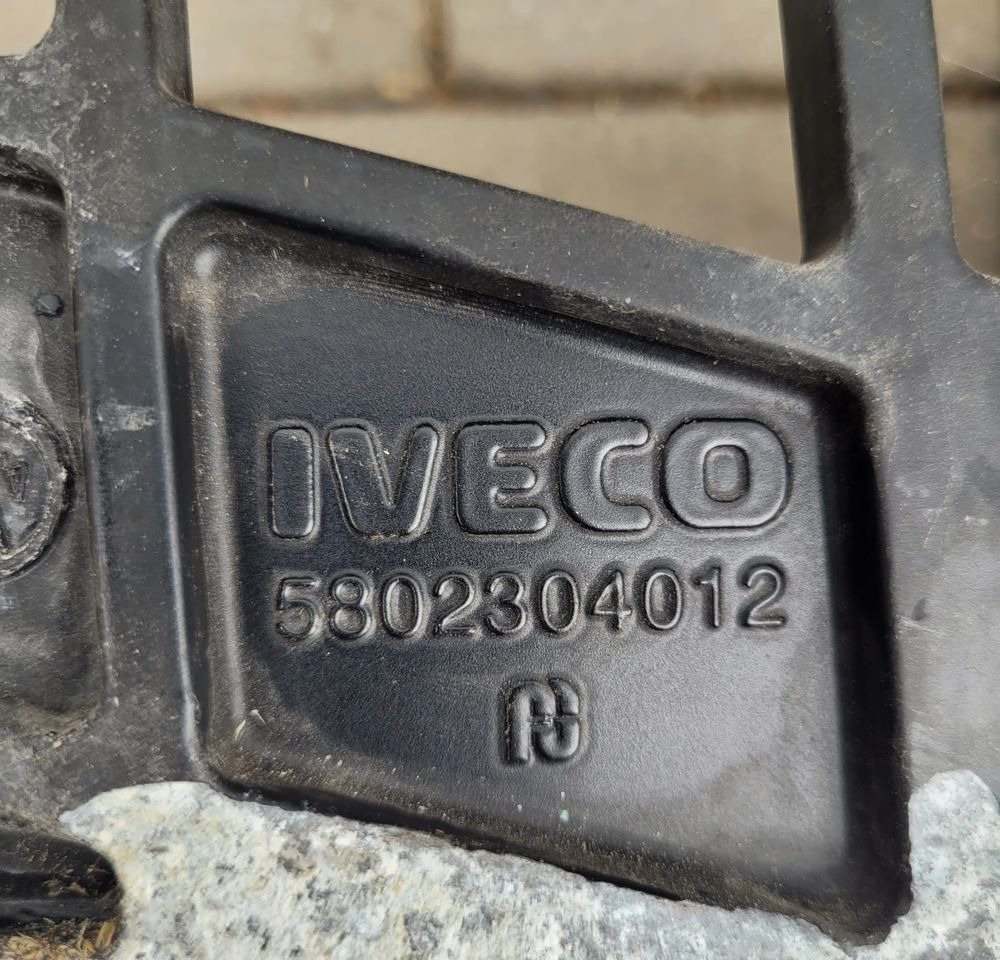 GRILL ŁAWKA MOCOWANIE IVECO S WAY 5802304012 CHWALIM116 - Calandre pour Camion: photos 2 GRILL ŁAWKA MOCOWANIE IVECO S WAY 5802304012 CHWALIM116 - Calandre pour Camion: photos 2