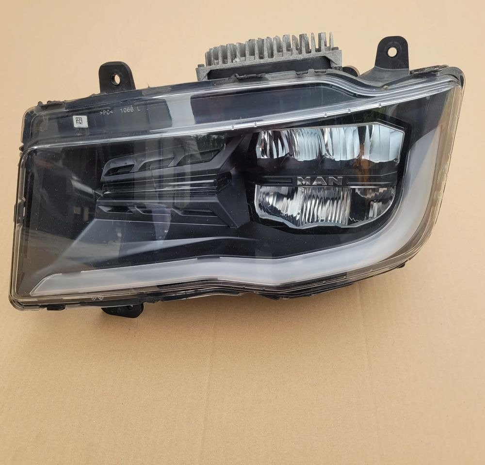 LAMPA LED MAN TG3 TGX NM ORYGINAŁ 81.25101-6821 LEWA CHWALIM116 - Lumière/ Éclairage pour Camion: photos 1 LAMPA LED MAN TG3 TGX NM ORYGINAŁ 81.25101-6821 LEWA CHWALIM116 - Lumière/ Éclairage pour Camion: photos 1