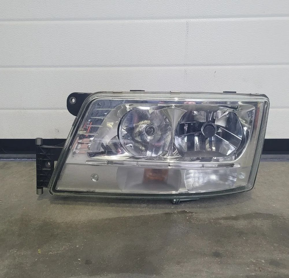 LAMPA XENON MAN TGX LH.81.25101-6515 - Lumière/ Éclairage pour Camion: photos 1 LAMPA XENON MAN TGX LH.81.25101-6515 - Lumière/ Éclairage pour Camion: photos 1