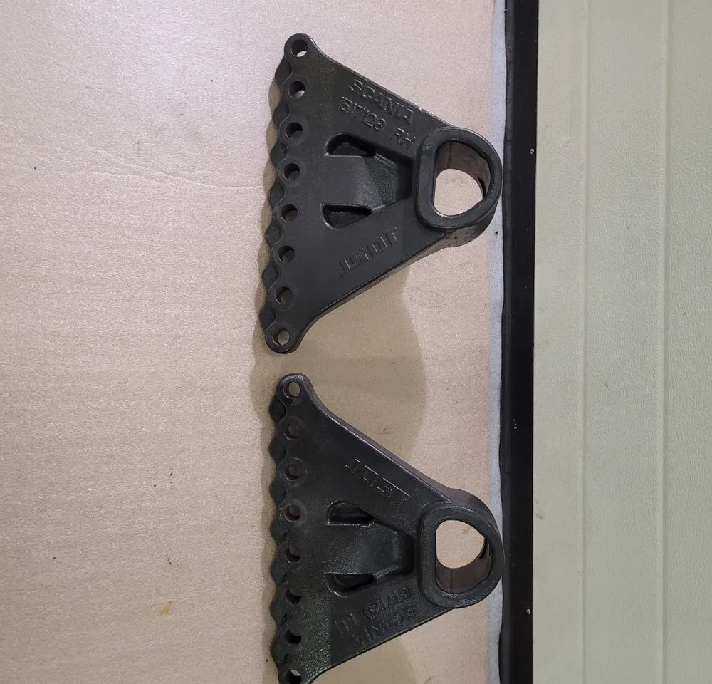 ŁAPY MOCOWANIE SIODŁA JOST SCANIA 1517128 1517129 - Sellette d'attelage pour Camion: photos 1 ŁAPY MOCOWANIE SIODŁA JOST SCANIA 1517128 1517129 - Sellette d'attelage pour Camion: photos 1