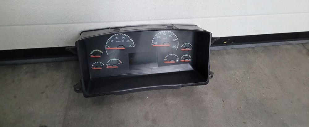 LICZNIK VOLVO FH FM 20543470 - Panel de instrumentos pour Camion: photos 1 LICZNIK VOLVO FH FM 20543470 - Panel de instrumentos pour Camion: photos 1