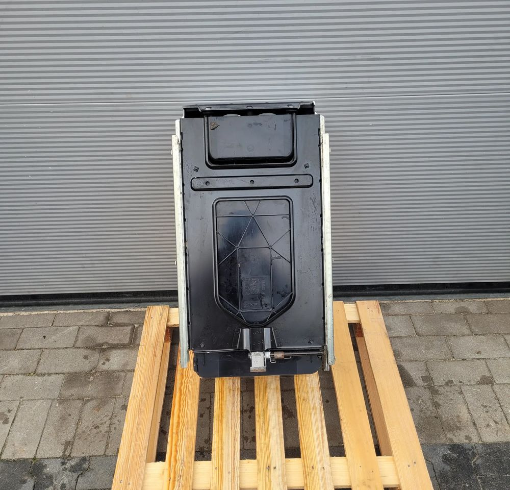 SCHOWEK BOX DAF XF 106 LIFT ORYGINAŁ CHWALIM116 - Cabine et intérieur pour Camion: photos 4 SCHOWEK BOX DAF XF 106 LIFT ORYGINAŁ CHWALIM116 - Cabine et intérieur pour Camion: photos 4