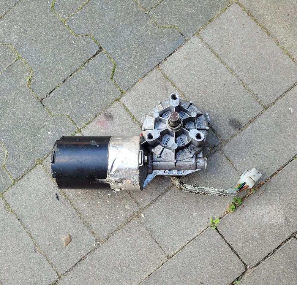 SILNICZEK WYCIERACZEK AUTOBUS DOGA CHWALIM116 - Essuie-glace pour Camion: photos 2 SILNICZEK WYCIERACZEK AUTOBUS DOGA CHWALIM116 - Essuie-glace pour Camion: photos 2