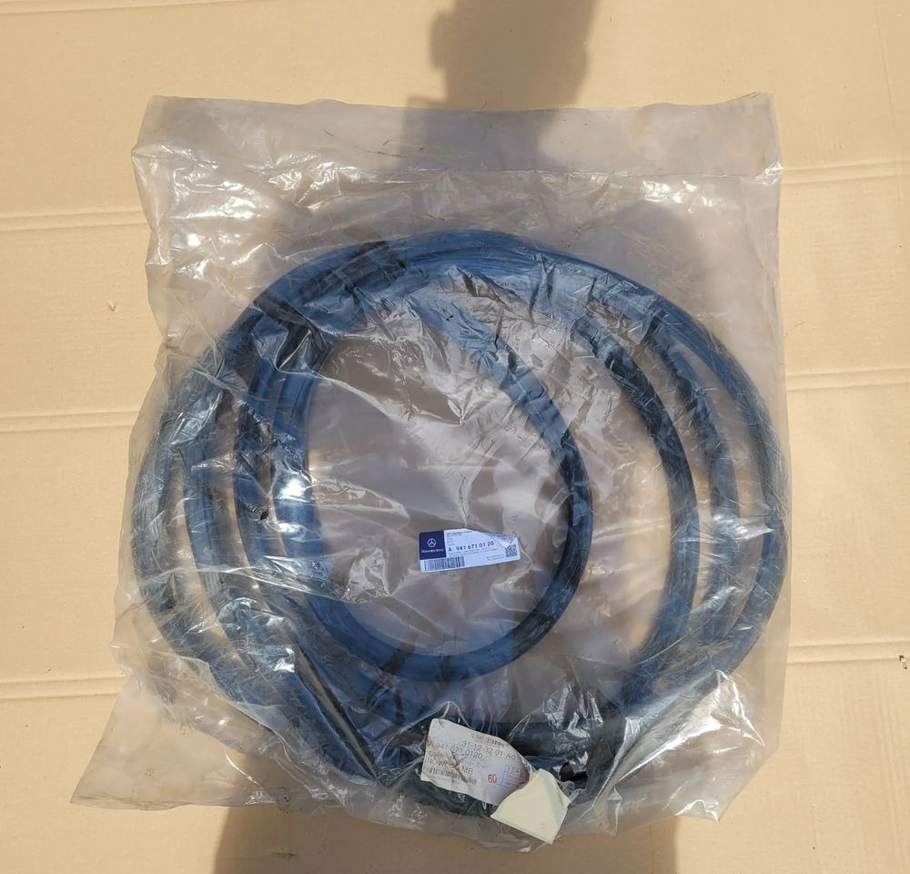 USZCZELKA SZYBY MERCEDES ACTROS MP3 NOWY ORYGINAŁ A9416710120 CHWALIM116 - Fenêtre et pièces pour Camion: photos 1 USZCZELKA SZYBY MERCEDES ACTROS MP3 NOWY ORYGINAŁ A9416710120 CHWALIM116 - Fenêtre et pièces pour Camion: photos 1