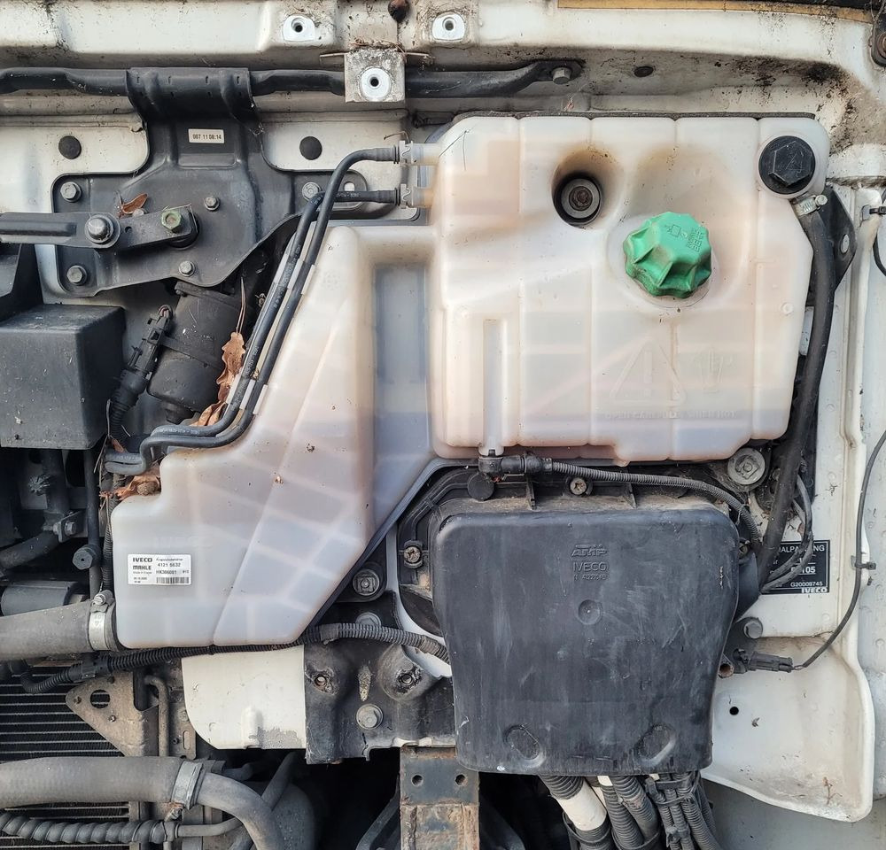 ZBIORNICZEK PŁYNU IVECO 41215632 ORYGINAŁ CHWALIM116 - Vase d'expansion pour Camion: photos 1 ZBIORNICZEK PŁYNU IVECO 41215632 ORYGINAŁ CHWALIM116 - Vase d'expansion pour Camion: photos 1