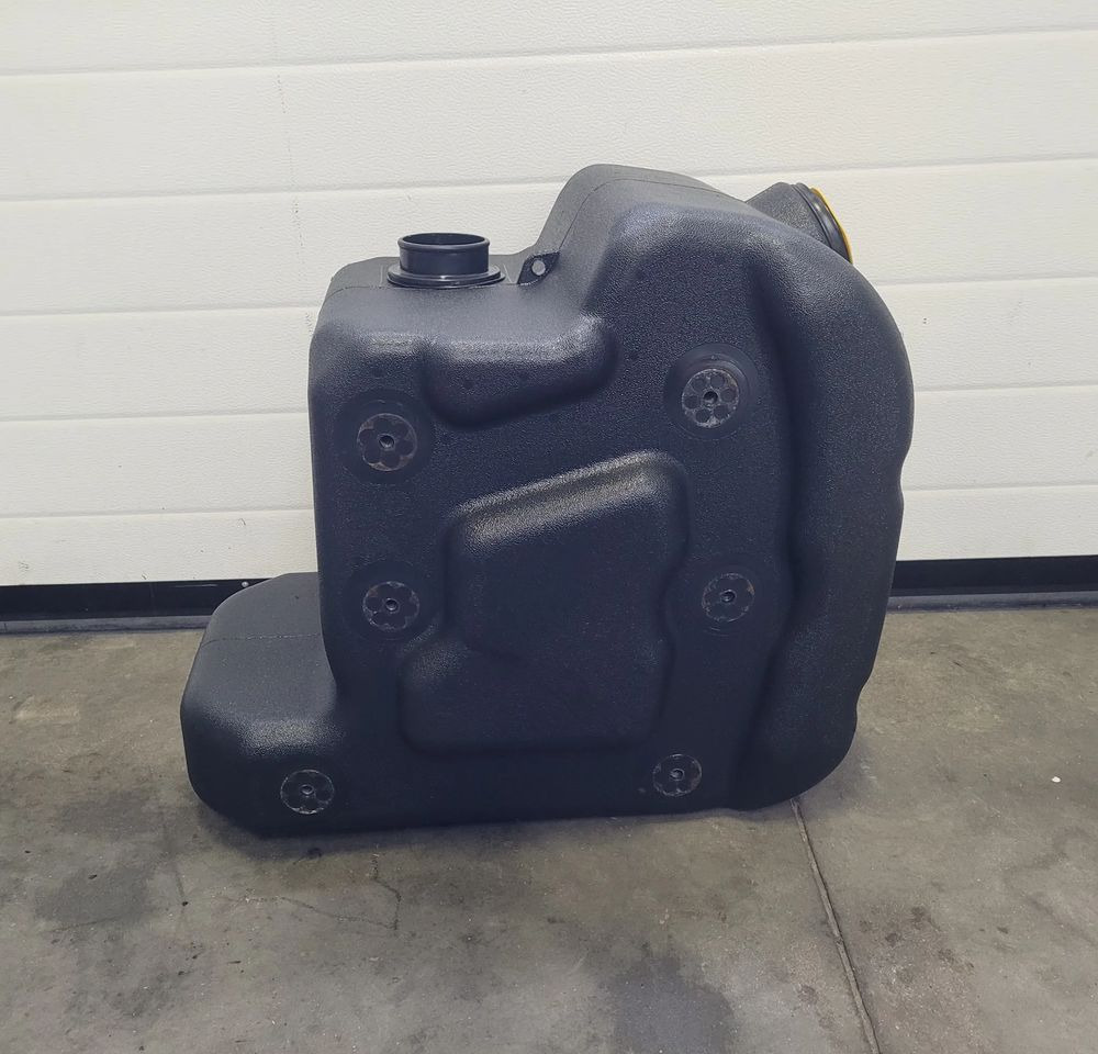 ZBIORNIK AD BULE VOLVO FH4 LOW DECK OM 23251717 CHWALIM116 - AdBlue réservoir pour Camion: photos 2 ZBIORNIK AD BULE VOLVO FH4 LOW DECK OM 23251717 CHWALIM116 - AdBlue réservoir pour Camion: photos 2