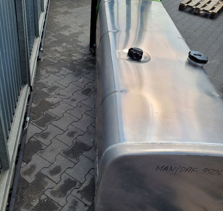 ZBIORNIK PALIWA DAF MAN NOWY 210X70X70CM - Réservoir de carburant pour Camion: photos 3 ZBIORNIK PALIWA DAF MAN NOWY 210X70X70CM - Réservoir de carburant pour Camion: photos 3