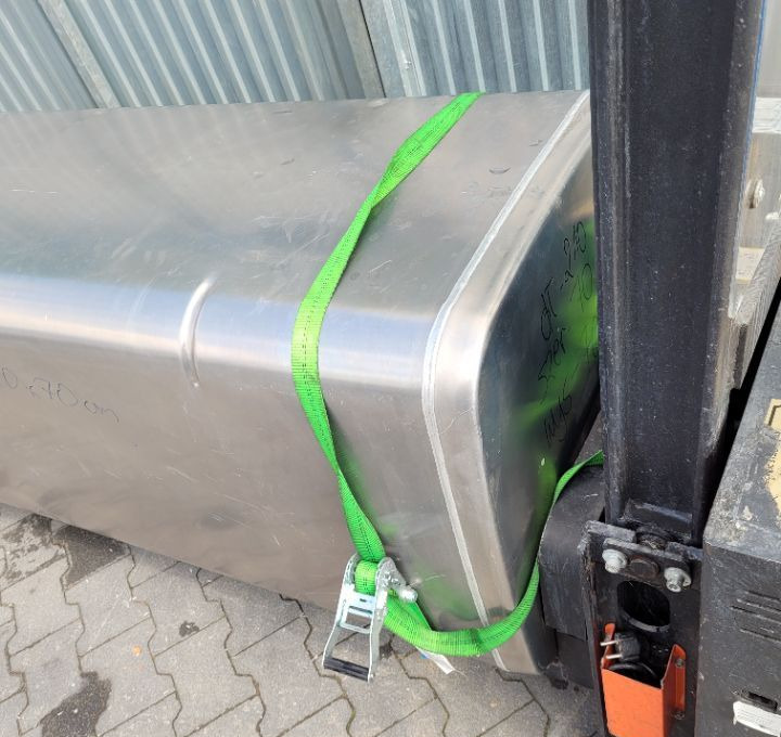 ZBIORNIK PALIWA DAF MAN NOWY 210X70X70CM - Réservoir de carburant pour Camion: photos 2 ZBIORNIK PALIWA DAF MAN NOWY 210X70X70CM - Réservoir de carburant pour Camion: photos 2