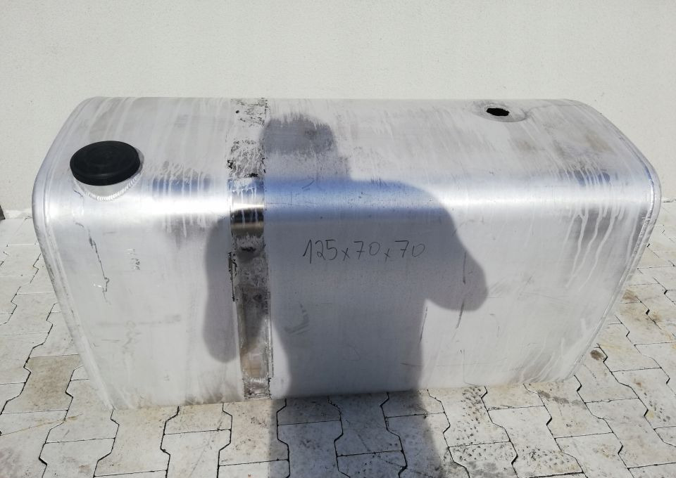 ZBIORNIK PALIWA VOLVO FH 4 RENAULT PREMIUM MAGNUM - Réservoir de carburant pour Camion: photos 1 ZBIORNIK PALIWA VOLVO FH 4 RENAULT PREMIUM MAGNUM - Réservoir de carburant pour Camion: photos 1