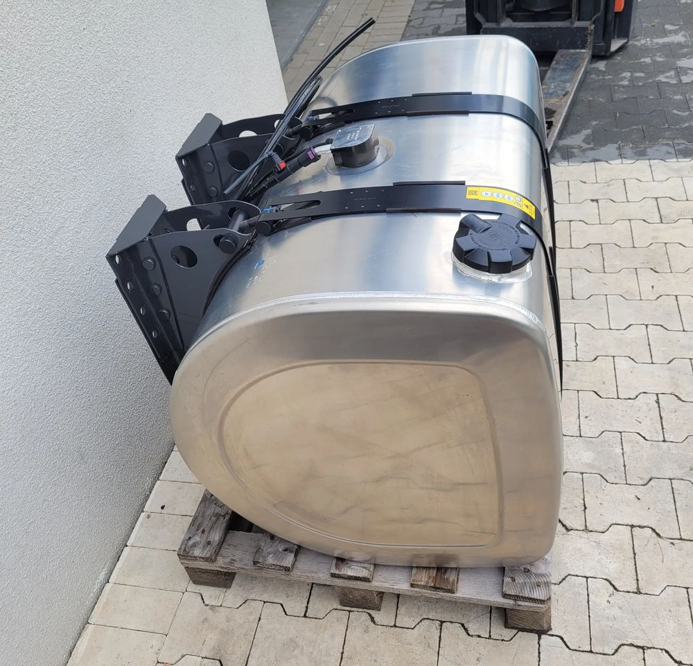 ZBIORNIK PALIWA VOLVO FH4 RENAULT OM 21516447 100X70X70 405L. - Réservoir de carburant pour Camion: photos 3 ZBIORNIK PALIWA VOLVO FH4 RENAULT OM 21516447 100X70X70 405L. - Réservoir de carburant pour Camion: photos 3