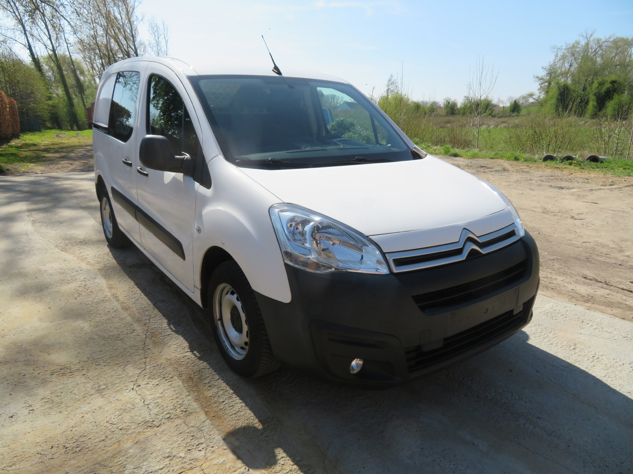 CITROËN Berlingo 1.6 BlueHDi CLUB - Fourgon utilitaire: photos 1 CITROËN Berlingo 1.6 BlueHDi CLUB - Fourgon utilitaire: photos 1