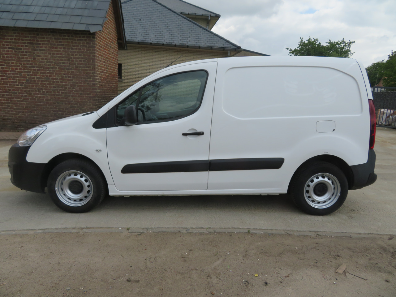 CITROËN Berlingo 1.6 BlueHDi CLUB - Fourgon utilitaire: photos 4 CITROËN Berlingo 1.6 BlueHDi CLUB - Fourgon utilitaire: photos 4