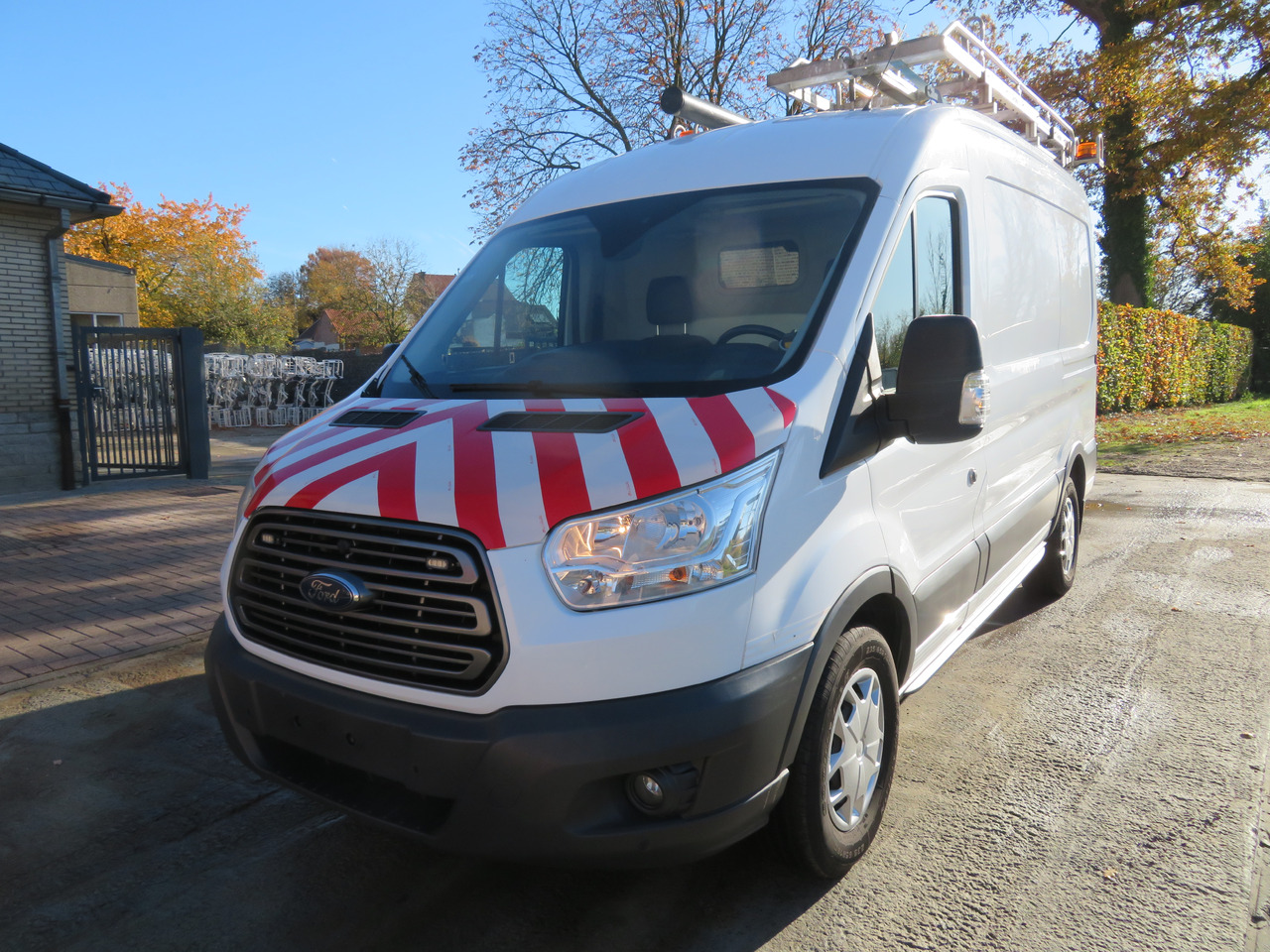 Ford Transit 2.0TDCi L2H2 - Fourgon utilitaire: photos 3 Ford Transit 2.0TDCi L2H2 - Fourgon utilitaire: photos 3