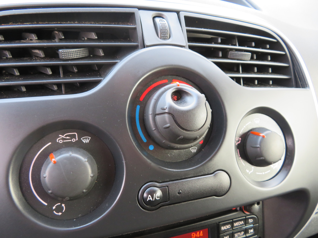 Fourgonnette Nissan NV250 1.5dCi: photos 13 Fourgonnette Nissan NV250 1.5dCi: photos 13