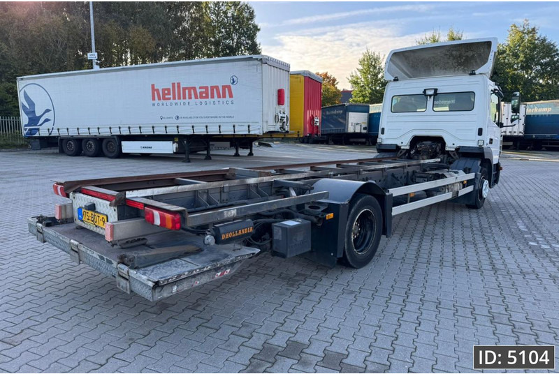 Mercedes-Benz Atego 1318 Day Cab, Euro 6, / BDF / DHOLLANDIA 2000KG - Camion porte-conteneur/ Caisse mobile: photos 3 Mercedes-Benz Atego 1318 Day Cab, Euro 6, / BDF / DHOLLANDIA 2000KG - Camion porte-conteneur/ Caisse mobile: photos 3